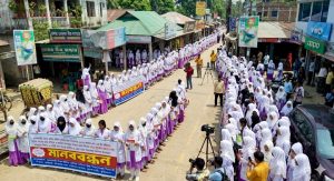 ভুরুঙ্গামারীতে এসএসসি প্রশ্নপত্র ফাঁসে জড়িত শিক্ষকদের পুনর্বহাল না করার দাবিতে মানববন্ধন