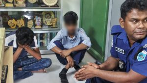 ফুটবল খেলাকে কেন্দ্র করে জয়পুরহাটে স্কুলছাত্রকে ছুরিকাঘাত, আটক ২