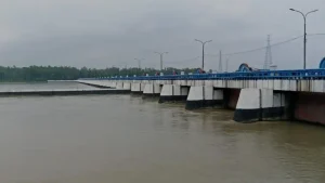 বিপদসীমার ওপরে তিস্তার পানি, পানি নিয়ন্ত্রণে তিস্তা ব্যারাজের ৪৪টি জলকপাট খুলে রাখা হয়েছে