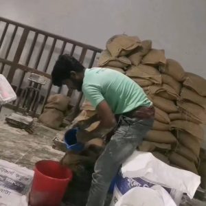 সবাই মিলেমিশে খাই’  জয়পুরহাটের কালাইয়ের সেই খাদ্য কর্মকর্তাসহ বরখাস্ত - ৩