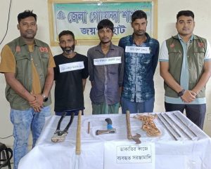 জয়পুরহাটে ডাকাতির প্রস্তুতিকালে অস্ত্রসহ গ্রেপ্তার ৩